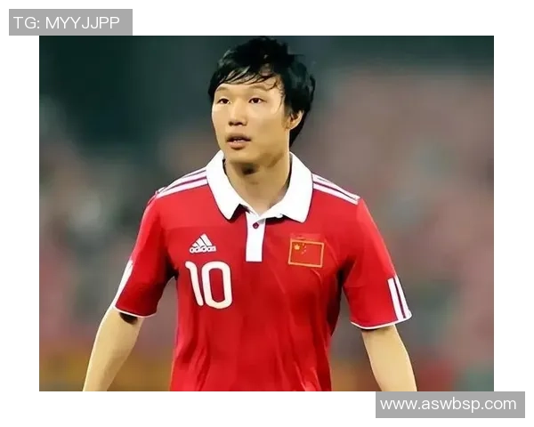 从泥泞球场到世界巅峰他用热爱和汗水踢出不灭的足球梦想 从泥泞球场到世界巅峰他用热爱和汗水踢出不灭的足球梦想