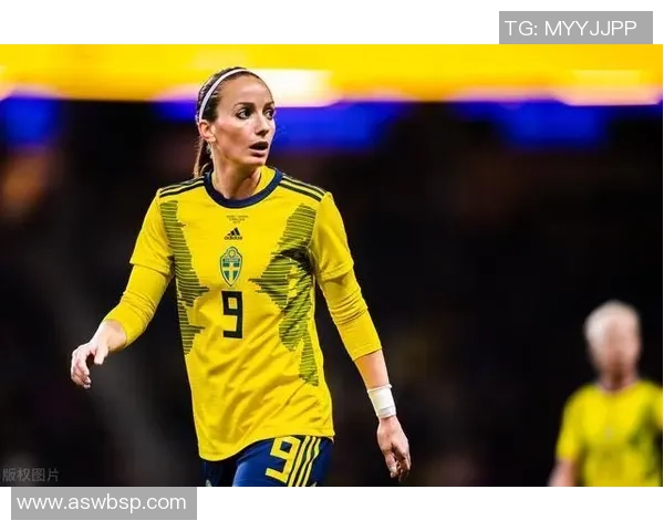 女足球星与偶像之间的深厚情感与成长历程解析